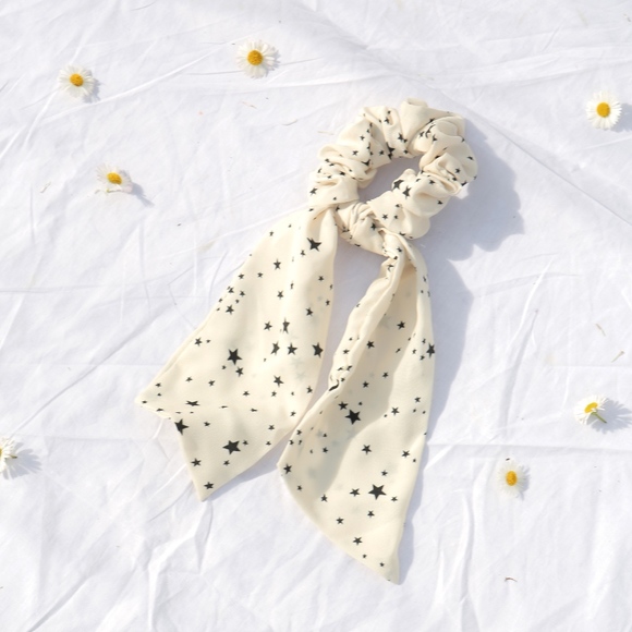 Star Scrunchie Bow Hair - Picture 1 of 2
